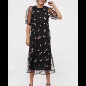 H&M+ Mesh dress - Round neck - Short sleeve - Black/Flowers